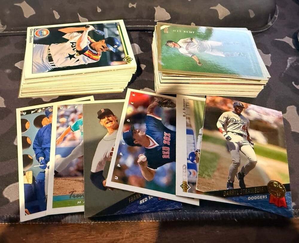 Assorted Vintage MLB Baseball Cards Lot